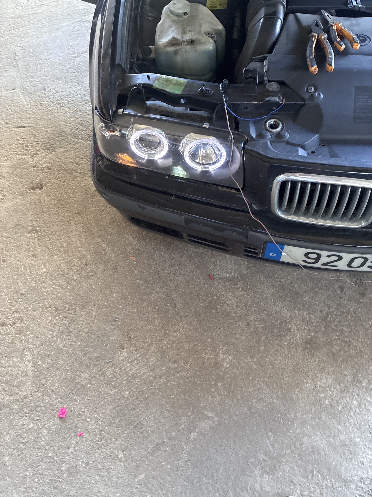 Pormenor automóvel num enquadramento fechado